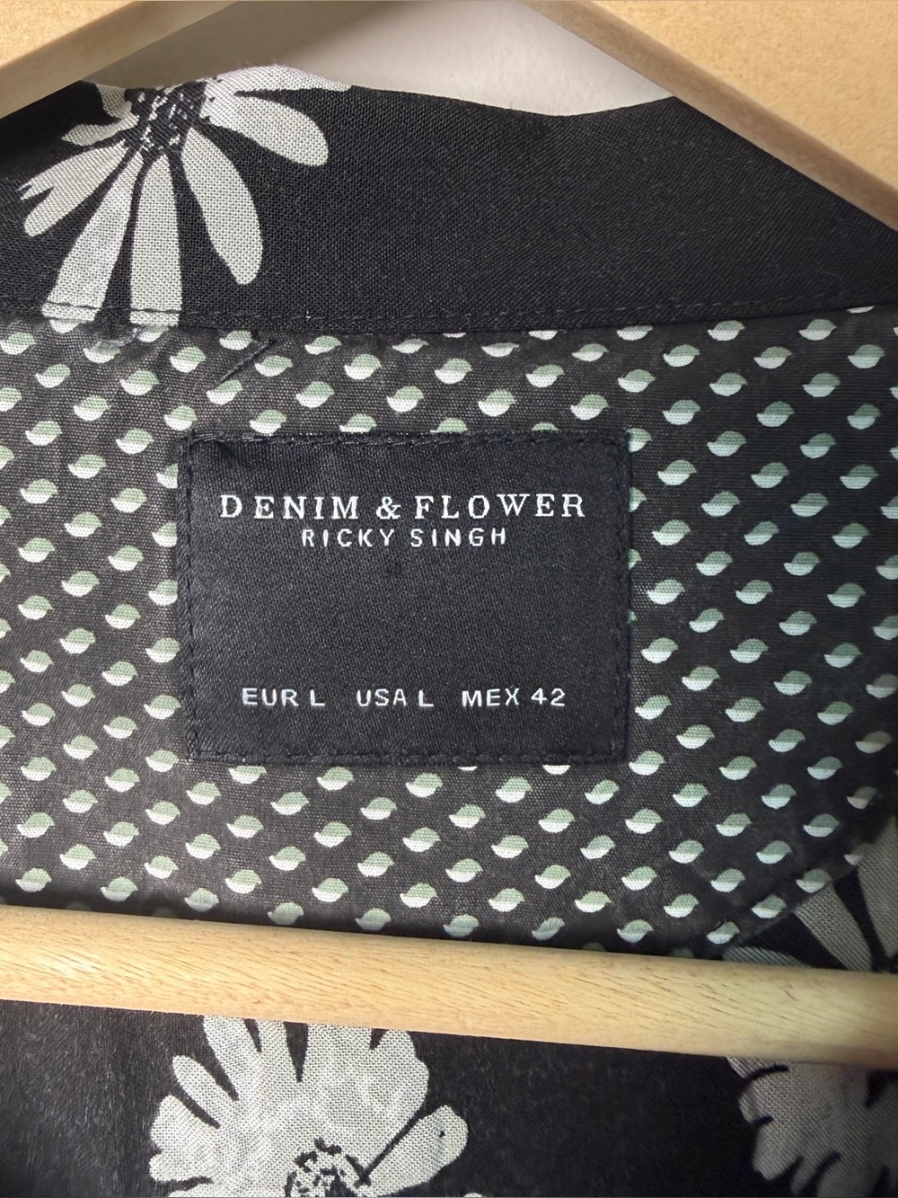 Denim & Flower Ricky Singh Black Daisy Print Camp Collar Mens Shirt Size L - Picture 4 of 7